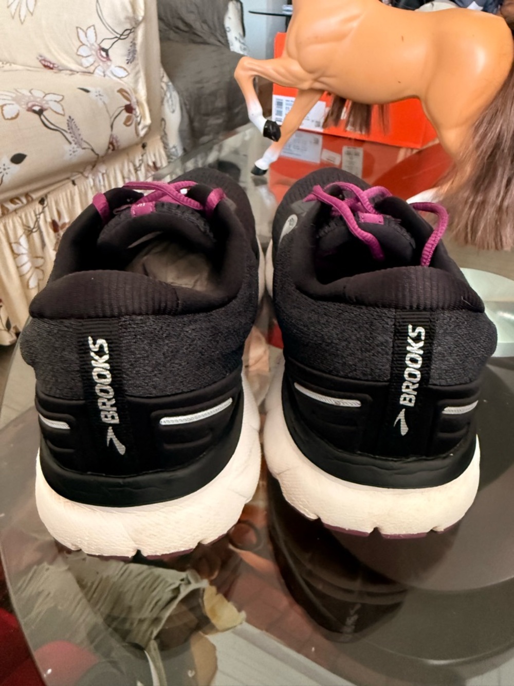 Brooks Women's Black and Pink/ Magenta Running Shoes - Picture 9 of 16